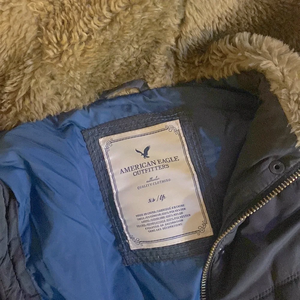 AE VEST - Picture 2 of 3